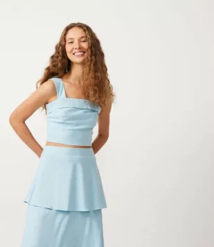 BLUSA CROPPED EM LINHO E LASTEX NAS COSTAS AZUL