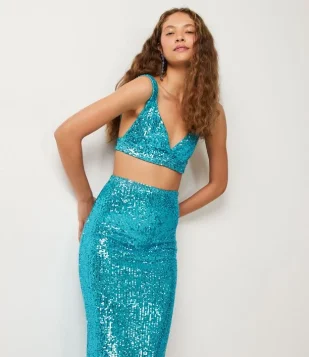 BLUSA REGATA CROPPED COM DECOTE V E PAETÊ AZUL