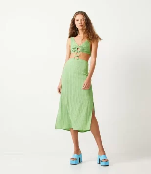 VESTIDO MIDI EM VISCOSE COM ARGOLAS E CINTURA E COSTAS ABERTAS VERDE