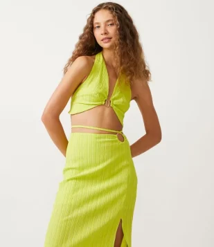 BLUSA CROPPED FRENTE ÚNICA EM VISCOSE TEXTURIZADA AMARELO NEON