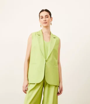 COLETE ALONGADO ALFAIATARIA EM VISCOSE COM GOLA LAPELA E BOLSOS VERDE