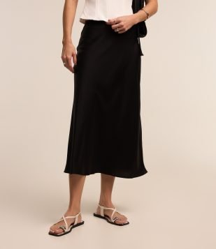 Saia Midi Evasê em Tecido Acetinado Preto