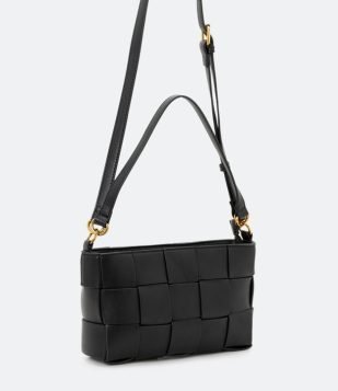 Bolsa Baguete Transversal em Tressê com Alça de Mão Preto