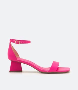 Sandália com Salto Triângulo e Amarração por Fivela Rosa