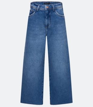 Calça Pantacourt em Jeans com Barra com Corte a Fio Azul