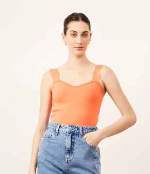 Blusa Regata Cropped em Tricô com Decote Coração Laranja