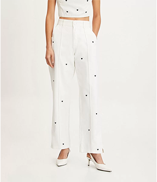 Calça Reta Em Sarja Com Corações Bordados Branco Neve