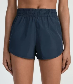 SHORT RUNNER ESPORTIVO BÁSICO EM MICROFIBRA COM DETALHE REFLETIVO AZUL