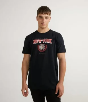 CAMISETA MANGA CURTA EM ALGODÃO COM ESTAMPA NEW YORK PRETO