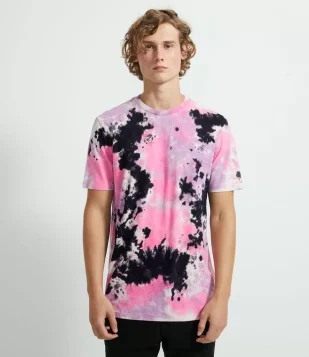CAMISETA MANGA CURTA EM ALGODÃO ESTAMPA TIE DYE MULTICORES