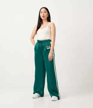CALÇA WIDE LEG COM LISTRAS E PATCH APLICADO VERDE