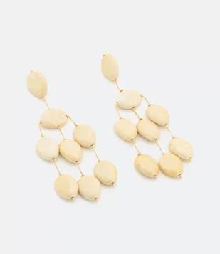 MAXI BRINCO EM RESINA COM PENDENTE CASCATA OFF WHITE