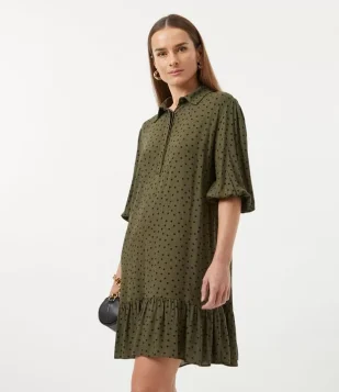 VESTIDO EM VISCOSE POÁ COM GOLA COLARINHO MANGA BUFANTE E BABADO NA BARRA VERDE