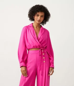 BLUSA EM VISCOLINHO COM GOLA LAPELA E TRANSPASSE FRONTAL ROSA