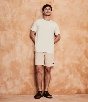 BERMUDA EM SARJA COM CÓS ELÁSTICO BEGE