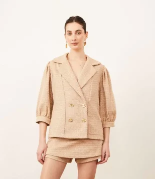 BLAZER EM TWEED COM MANGA 7/8 BUFANTE E BOTÕES FRONTAIS BEGE