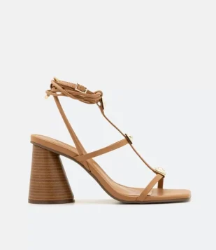 SANDÁLIA COM AMARRAÇÃO E SALTO ALTO FACHETE MARROM