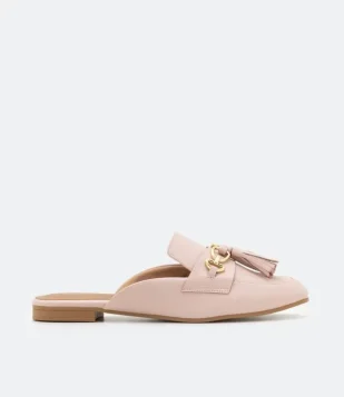 SAPATILHA MULE COM DETALHE EM CORRENTE E TASSEL ROSA