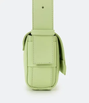 BOLSA PEQUENA COM ALÇA DE OMBRO E TAMPA VERDE