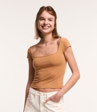 Blusa Cropped em Algodão com Decote Quadrado Bege