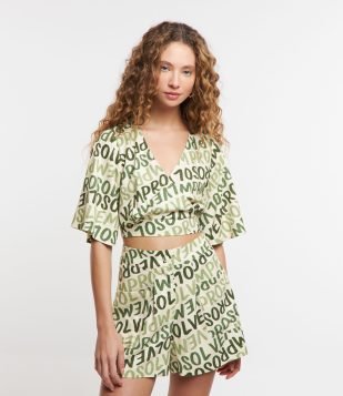 Blusa Cropped em Viscose e Linho com Estampa em Lettering Bege