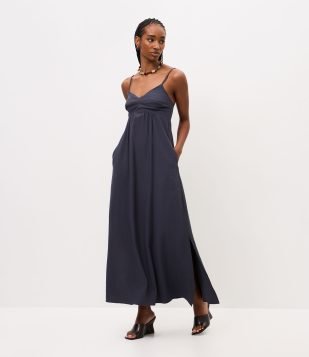 Vestido Midi Evasê em Viscose com Decote Coração Azul Escuro