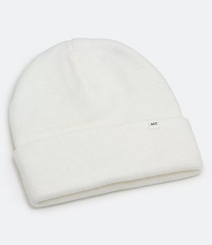 Gorro com Dobra e Etiqueta Aplicada Preto