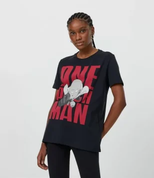BLUSA ALONGADA EM MEIA MALHA COM ESTAMPA ONE PANCH MAN PRETO
