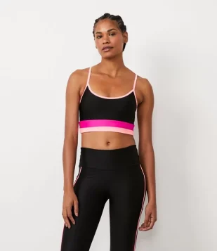TOP ESPORTIVO EM POLIAMIDA COM TEXTURA CANELADA E BOJO PRETO