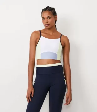 TOP ESPORTIVO EM POLIAMIDA COM BOJO E DETALHE TEXTURIZADO VERDE