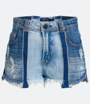 SHORT BOYFRIEND EM JEANS COM LISTRAS E BLOCOS DE COR CONTRASTANTES AZUL