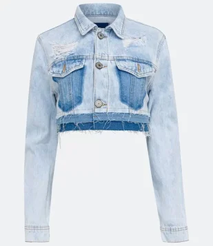 JAQUETA CROPPED EM JEANS COM BOLSOS FALSOS E BARRA DUPLA DESFEITA AZUL