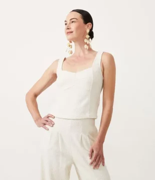 BLUSA REGATA EM MALHA TEXTURIZADA COM DECOTE CORAÇÃO OFF WHITE