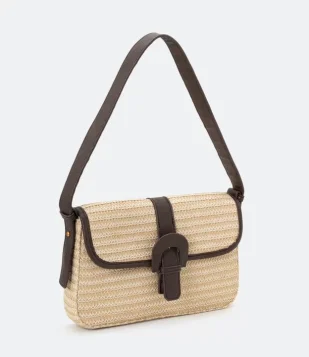 BOLSA BAGUETE COM DETALHE DE FIVELA FORRADA BEGE