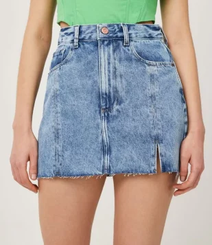 SAIA CURTA EM JEANS COM CINTURA ALTA RECORTES E FENDA AZUL