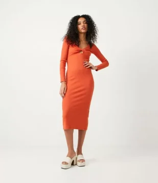VESTIDO NEW MIDI EM RIBANA COM DECOTE TORCIDO E MANGA LONGA LARANJA