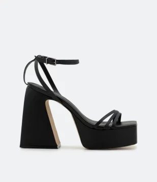 SANDÁLIA MEIA PATA MULTI TIRAS COM SALTO DIFERENCIADO PRETO