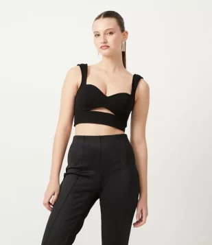 BLUSA REGATA CROPPED COM DECOTE CORAÇÃO E ALÇA ACOLCHOADA PRETO