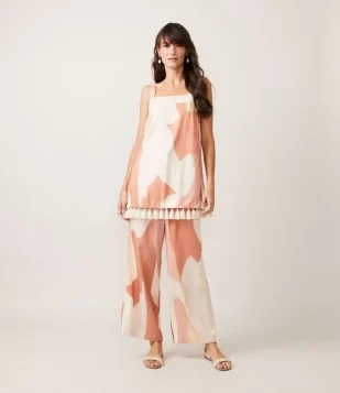 CALÇA WIDE LEG EM LINHO COM ESTAMPA ABSTRATA E DETALHE NO CÓS LARANJA