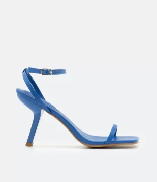 SANDÁLIA COM TIRA ÚNICA E SALTO FINO AZUL