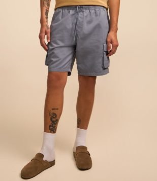Bermuda em Algodão com Cós Elástico e Bolsos Cargo Cinza Azulado