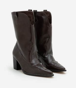 Bota Western em PU com Detalhes Pespontados Marrom
