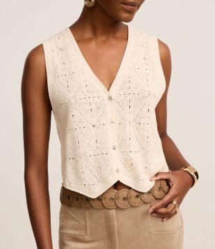 Colete em Tricô com Ponto Crochê e Botões Bege
