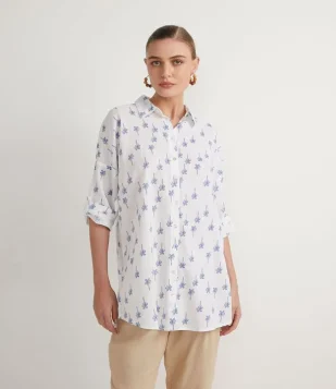 CAMISA EM LINHO COM MANGA 3/4 E ESTAMPA DE COQUEIROS BRANCO
