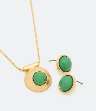 CONJUNTO BRINCO E COLAR EM METAL COM PINGENTE DE MEIA BOLA E RESINA PINTADA VERDE