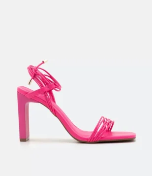 SANDÁLIA DE TIRAS COM AMARRAÇÃO E SALTO RETO ROSA