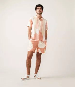 BERMUDA EM VISCOSE COM ESTAMPA ABSTRATA MARROM