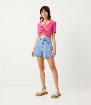 SHORT MOM CINTURA ALTA EM JEANS COM BARRA DOBRADA AZUL