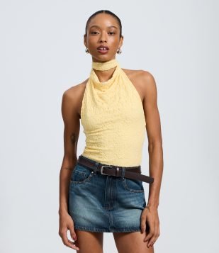 Blusa Frente Única em Renda Texturizada com Costas Abertas Amarelo