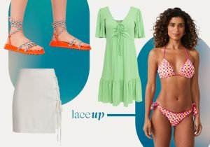 Imagem de fundo azul e branco com uma mulher usando um biquinini estampado ao lado tem um vestido curo com babado e manga curta verde e uma sandalia rastei9ra com laranja e amarração ate o tornozelo estampado